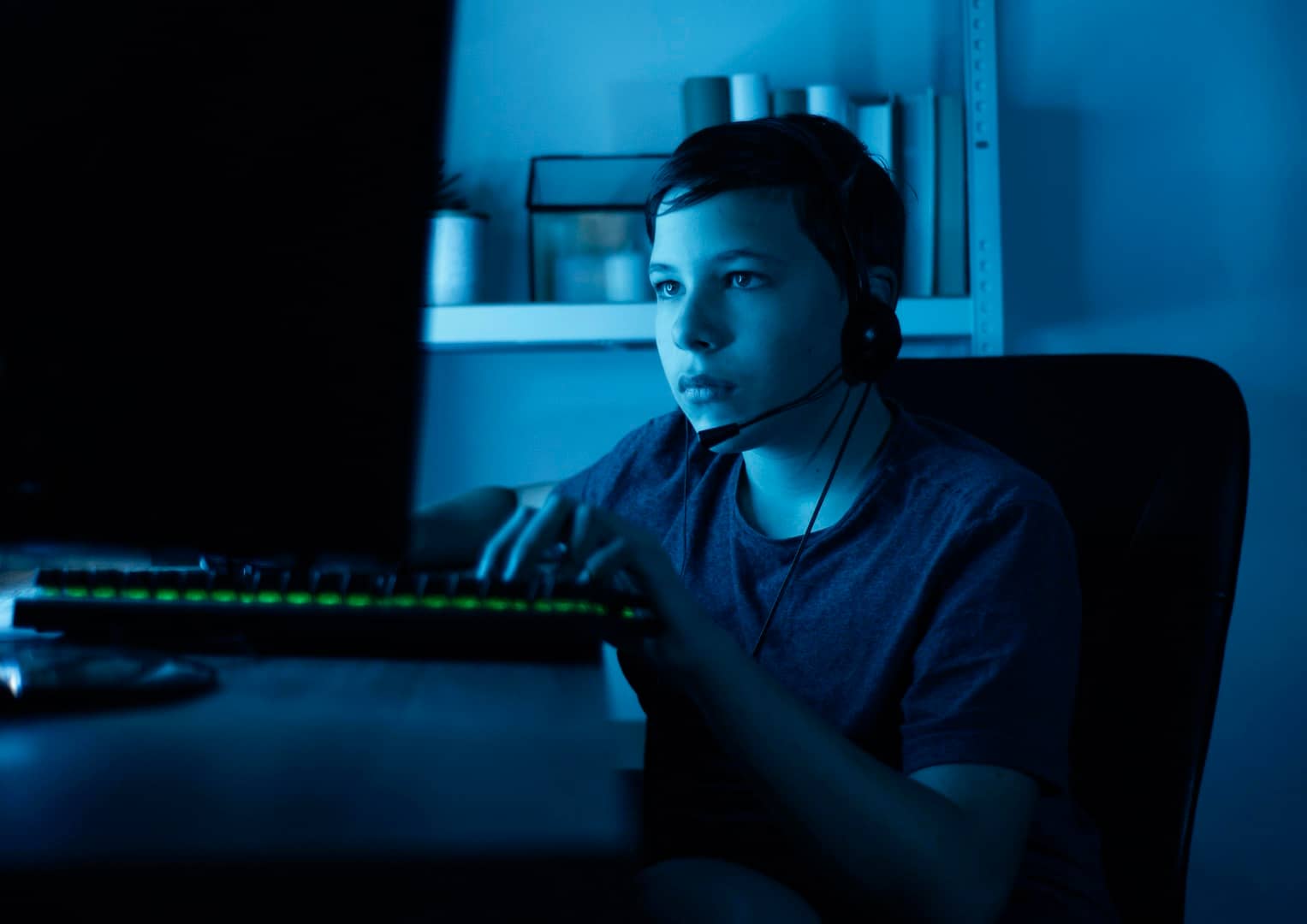 young-boy-playing-computer.jpg